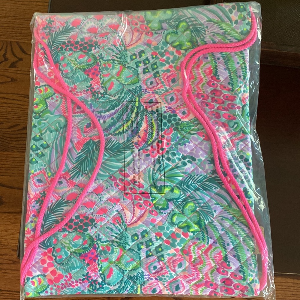 New in bag. Lilly Pulitzer quilted backpack work out bag. Banana split - Picture 4 of 4